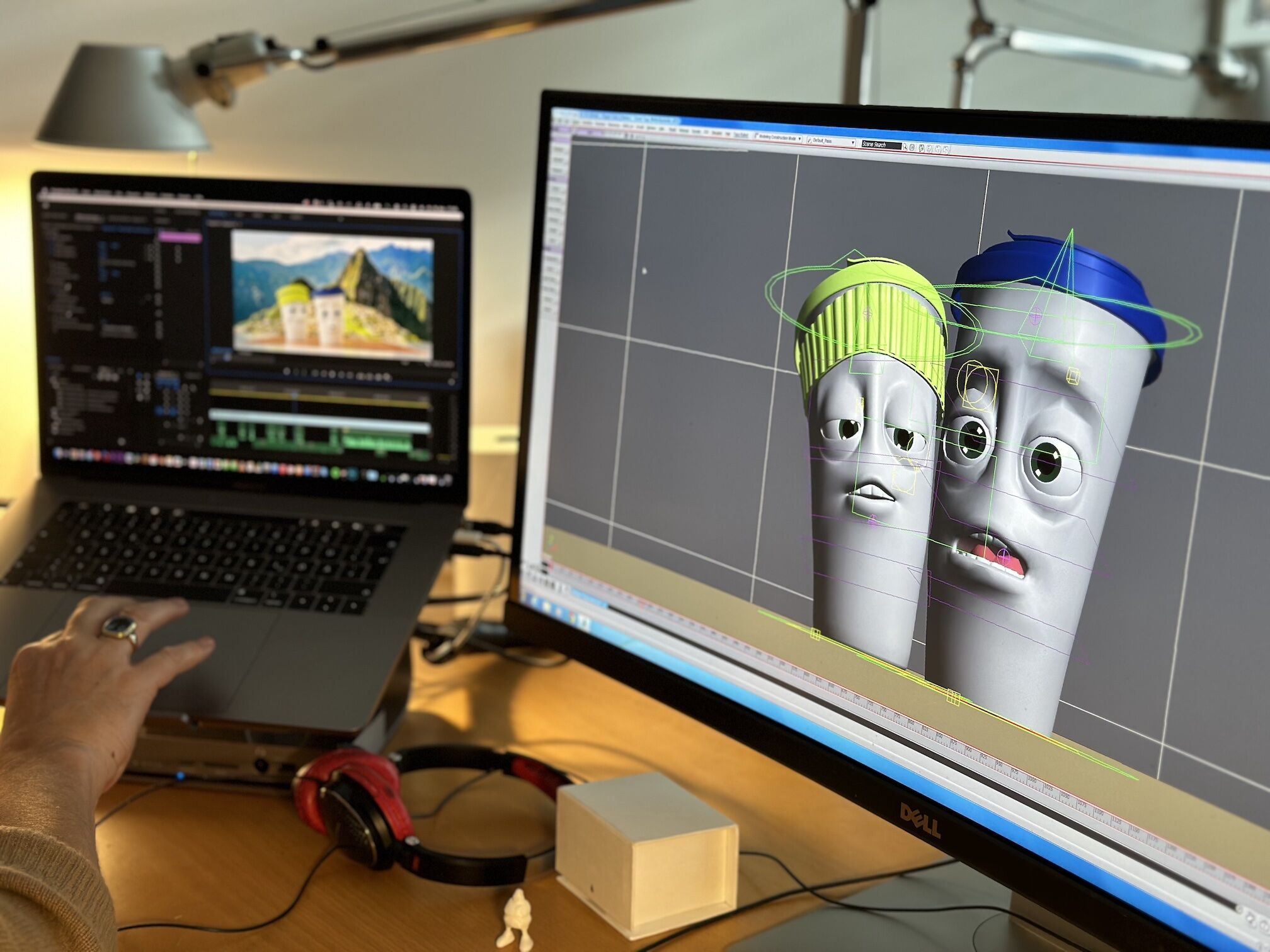  And to make sure their owners don’t burn their fingers, we’ve given them a cool sleeve in 4 colours to complement their lids – made from recyclable TPE no less. 