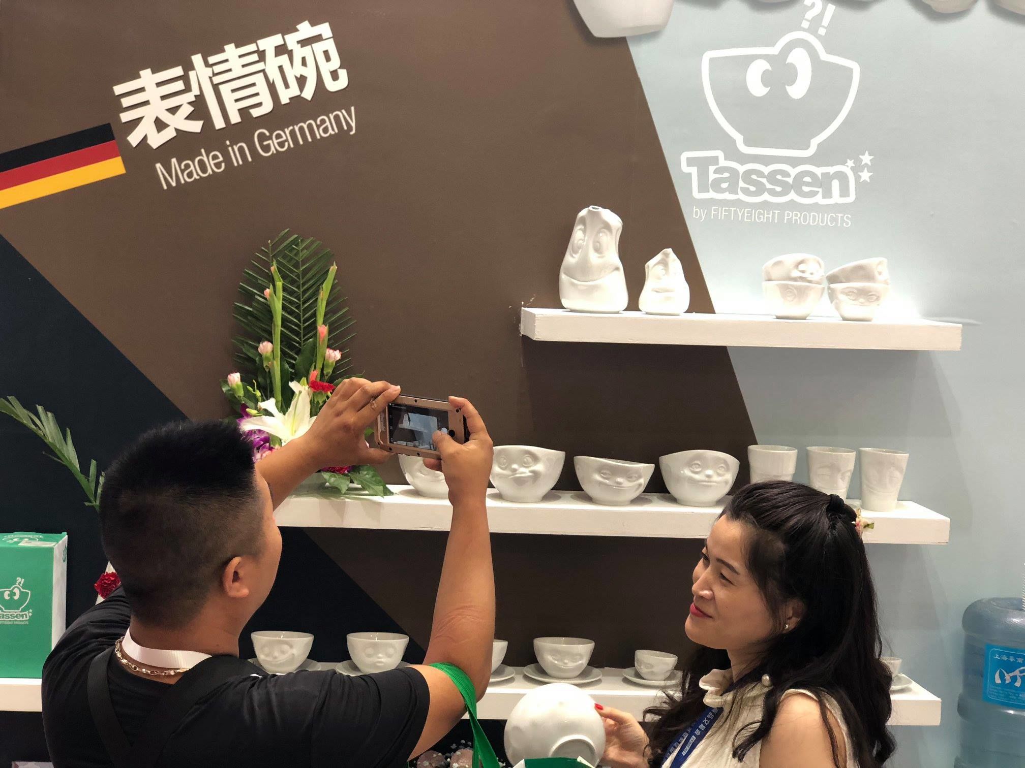 Shanghai is not only one of the largest economic centers of the world, it's also a city of stark contrasts. On one side of the 113-kilometer long Huangpu river, the new Pudong district is dedicated to BIG BUSINESS – literally shouting at you in large-scale dimensions – while on the other side you can find the historic China in the Puxi district.