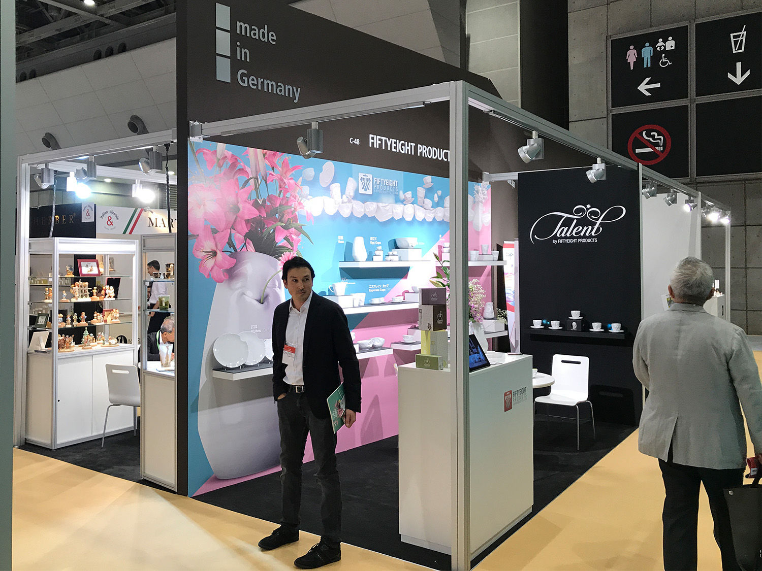  If you know FIFTYEIGHT, you also know that the connection to Japanese culture runs deep in our company DNA. Two of our founders, Max and Marc, have felt a deep connection to Japan for some time now: The cuisine, sense of aesthetics, politeness and respect – all that only exists in Japan. It was a serious setback when Marc was unable to visit the show, but just as the entire mission looked like a failure, another opportunity opened up. Marc’s brother-in-law, Jun, is actually half Japanese and spent years working and living in Tokyo. So when the FIFTYEIGHT PRODUCTS family needed his help, he never hesitated to come to the rescue by offering his interpreting and networking expertise, plus cultural insights. 