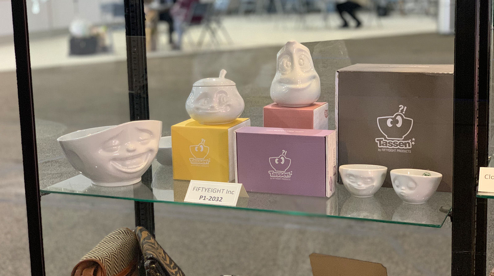  Not anymore! Because we have gone all out to bring our films to American audiences. Not just by dubbing or localizing our existing films. Instead, we created three new TASSEN films especially for the United States in close cooperation with bona fide Hollywood comedians who voiced our characters. The resulting films bring our cute products to life with a unique, audience-appropriate sense of humor. And the occasions for those films are as American as it gets: Thanksgiving, X-Mas and the Super Bowl! Have a look on our very own US YouTube channel  to check it out and have a laugh. 