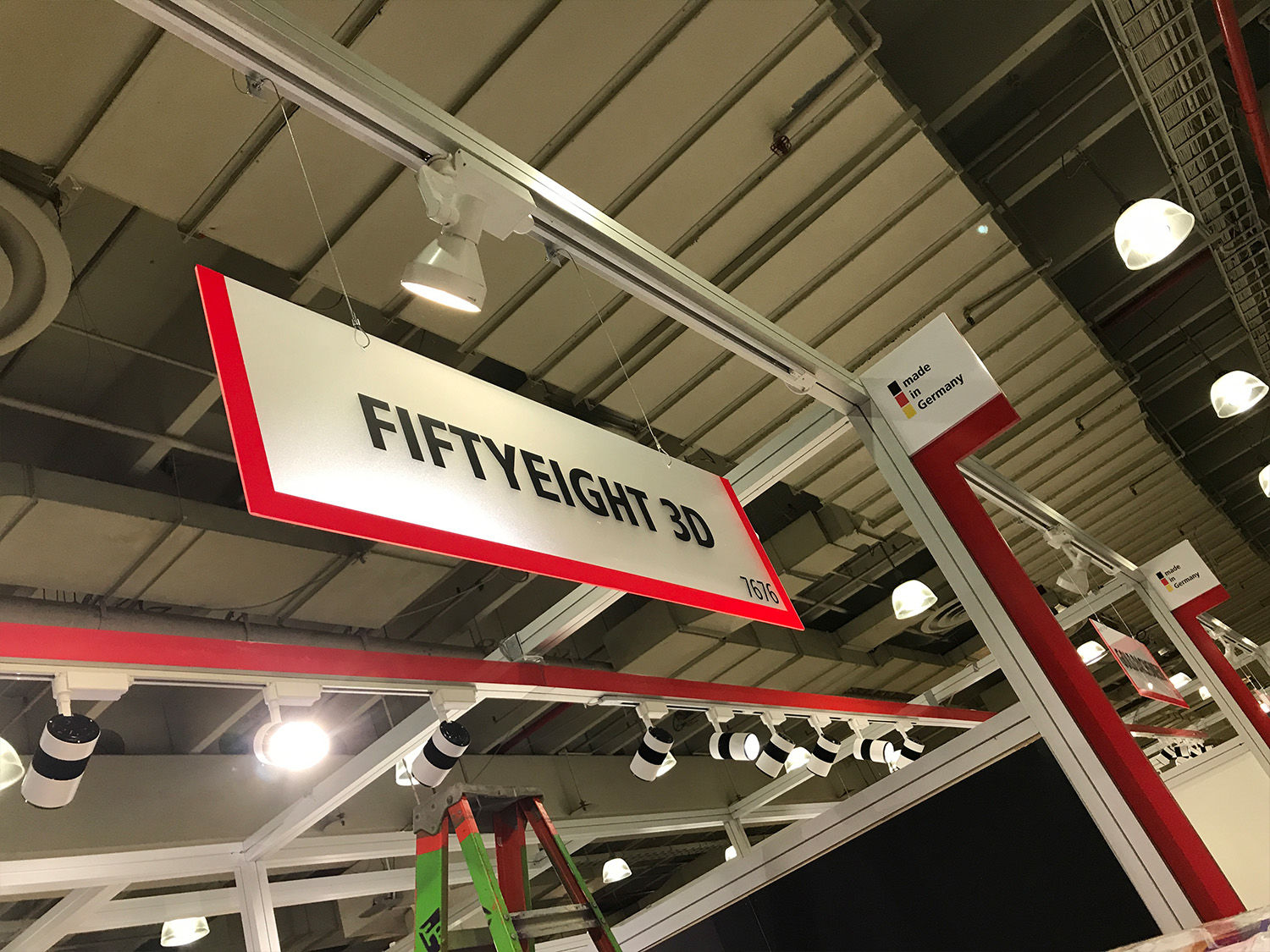  New York, New York, big city of dreams. We here at FIFTYEIGHT PRODUCTS always like to maintain a humble and down-to-earth attitude. But we can still dream, right? And try to work our very hardest to make those dreams reality. One thing that’s been on our mind for a long time, is taking our business to New York City – the Big Apple, where everything is larger than life and on an entirely different level. So when the opportunity arose to make it happen, our two founders Max and Marc were ready to hop on a plane and make dreams come true. 