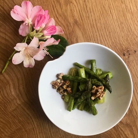  This recipe feeds two people but can also be split into four portions as a light appetizer. We recommend using walnut oil and chili flakes for the perfect flavor, so make sure to add them to your shopping list, you won’t regret it!  Variety is the spice of life, and since we’re somewhat limited in terms of social and cultural variety at the moment, we’re mixing things up on our plate! Asparagus has been grown in Europe since the 17 th  century and even in ancient Greece, the taste and therapeutic effects of the vegetable were held in high regard. That’s because asparagus helps to flush out the kidneys and strengthens them to do their intense job. Beyond the kidneys, asparagus also increases lung function. Dry cough or tense skin, a regular diet of asparagus fixes a lot of ailments :)  