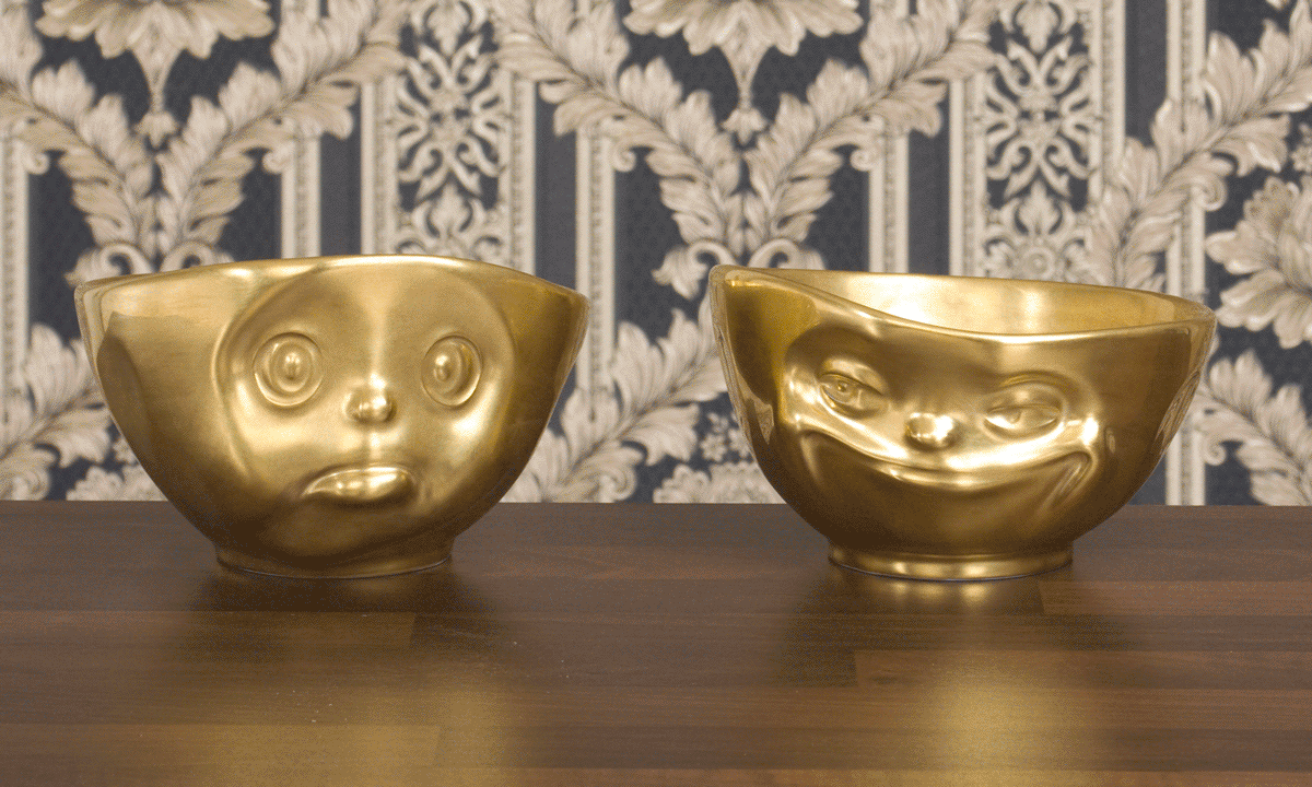 Two years passed before we had the first samples on the table that looked exactly like they did in 3D. The big day arrived in 2007: the launch became reality. The first serial production began with the two classics GRINNING and SULKING at a porcelain factory in the Czech Republic. The Czech Republic has a long tradition of porcelain production, the quality was right and the price was OK, even though the minimum order requirement of 20,000 units made us sweat a little.