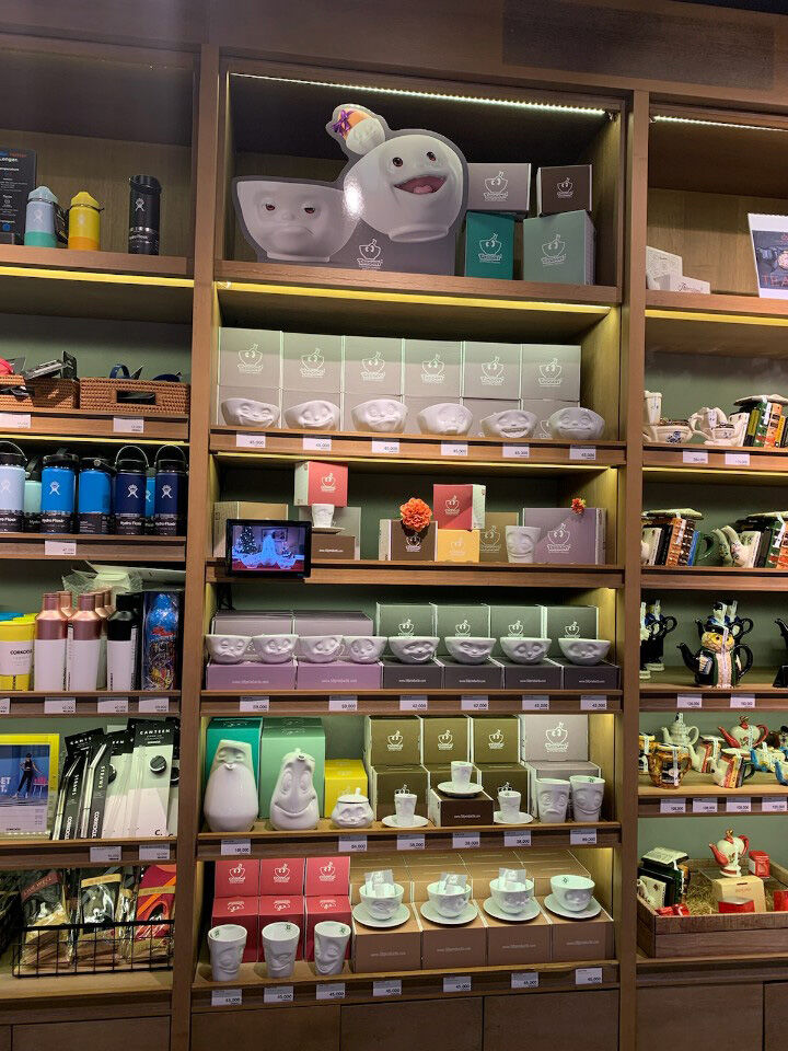 We see it as a fitting stroke of fate that the comic nation of France would become our first international market and now our biggest market after Germany – merci to our friends and sales partners Philippe Cauchefert and Henric Kihlström. But we are just as happy to work with our partners in Austria, Switzerland, Spain, Portugal, Italy, Japan and South Korea. Business relationships have long become friendships there too. It's an irony of history that we even have Chinese retail partners who are convinced by our "Made in Germany" quality and are putting our products on the table in China.