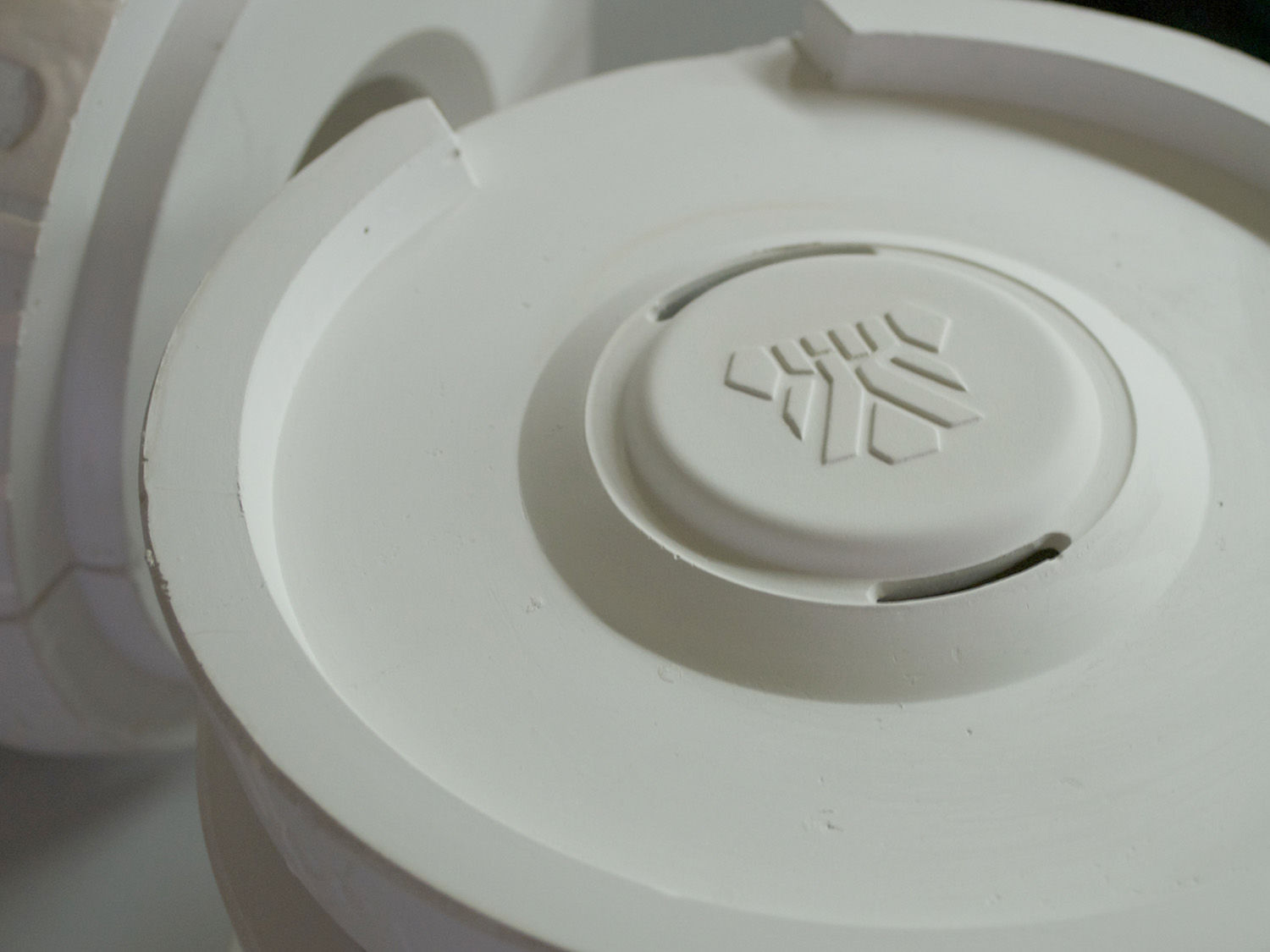 From virtuality to reality As it turns out, the FIFTYEIGHT 3D team has to curb its enthusiasm quite a bit, as “making stuff from porcelain” is really much harder than it sounds. Time for a reality check. Although the designers at FIFTYEIGHT 3D have the key advantage of creating their characters as full-fledged three-dimensional computer models – with fully flexible facial expressions, at that – transferring this data into the real world is an arduous process. And working with porcelain is its own art form. “It actually wasn’t that simple to transform our 3D-models into porcelain counterparts. At least not at the high level of quality and detail we also apply to our digital animations,” said Timm Osterhold. The three founders of FIFTYEIGHT 3D finally manage to find a small porcelain workshop in Southern Germany. But presented with the complex 3D-models for FIFTYEIGHT’s characters, they respond: “Absolutely impossible!” Because any regular porcelain bowl or cup may have the occasional edges or ornaments. But when it comes to rendering the kind of facial details envisioned for the quirky characters in porcelain, the verdict is: Impossible! After some trial and error, together with some serious hard work, the first real life products end up seeing the light of day. “We were all the more happy to welcome the first successful prototypes of TASSEN bowls to the world in 2007,” said Marc Eckart.