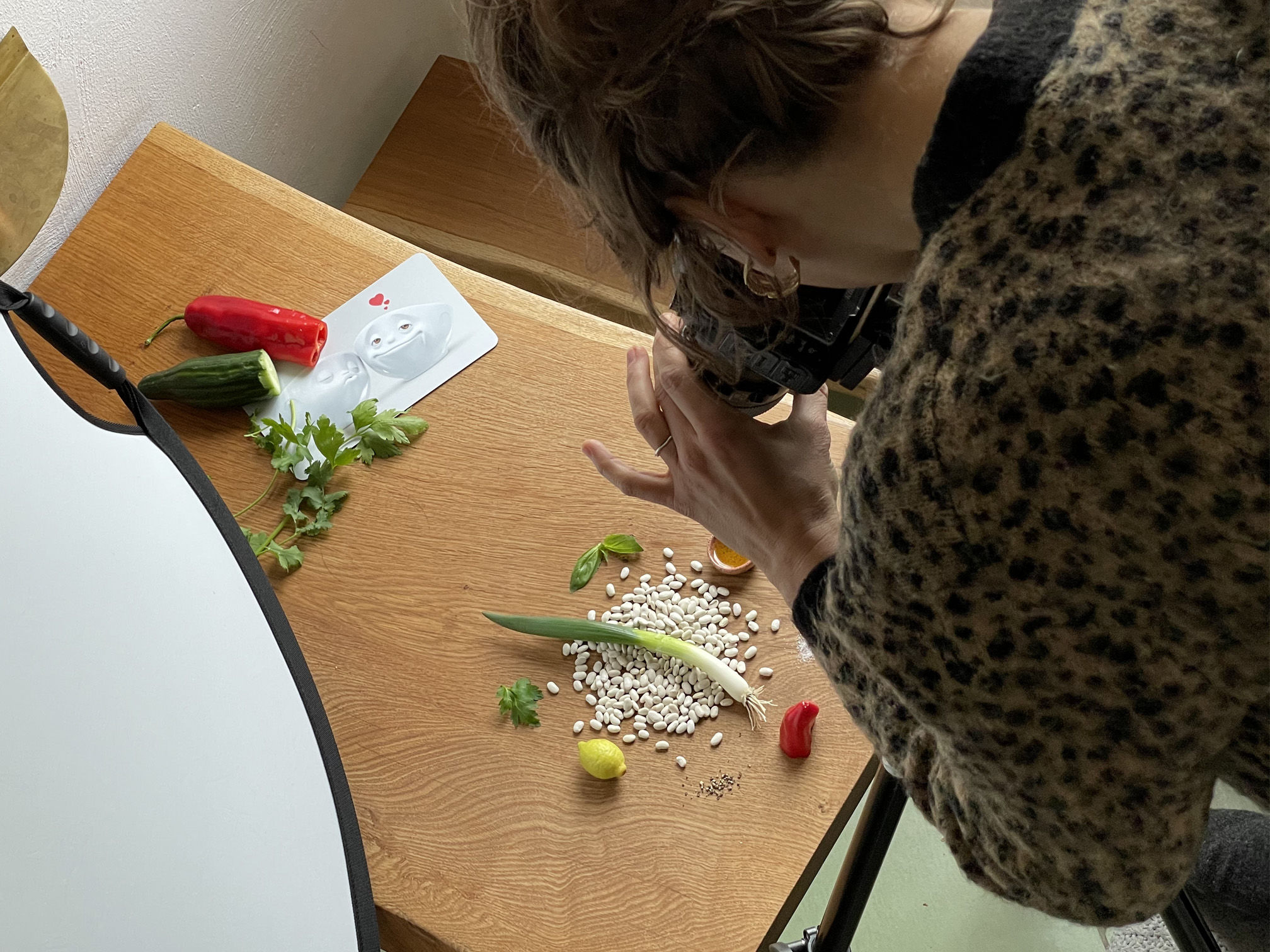 It’s official! Our popular recipe series  Taste of Fiftyeight  with expert nutritionist  Canari.de  is celebrating its 50 th episode this past week. We’re here to celebrate in two ways: First, with an exclusive behind the scenes interview with Carina Zimmermann at her kitchen studio, which you can read here . And also with this story, in which we share  Carina’s 3 Top Recipes from 50 Episodes of Taste of Fiftyeight r ight here on our website. We hope that you enjoy these culinary highlights and also that you drop by on our Facebook every Thursday, when a new episode of  Taste of Fiftyeight  drops. Always with fresh ingredients and seasonal ideas! Here is the ultimate Top 3 list.