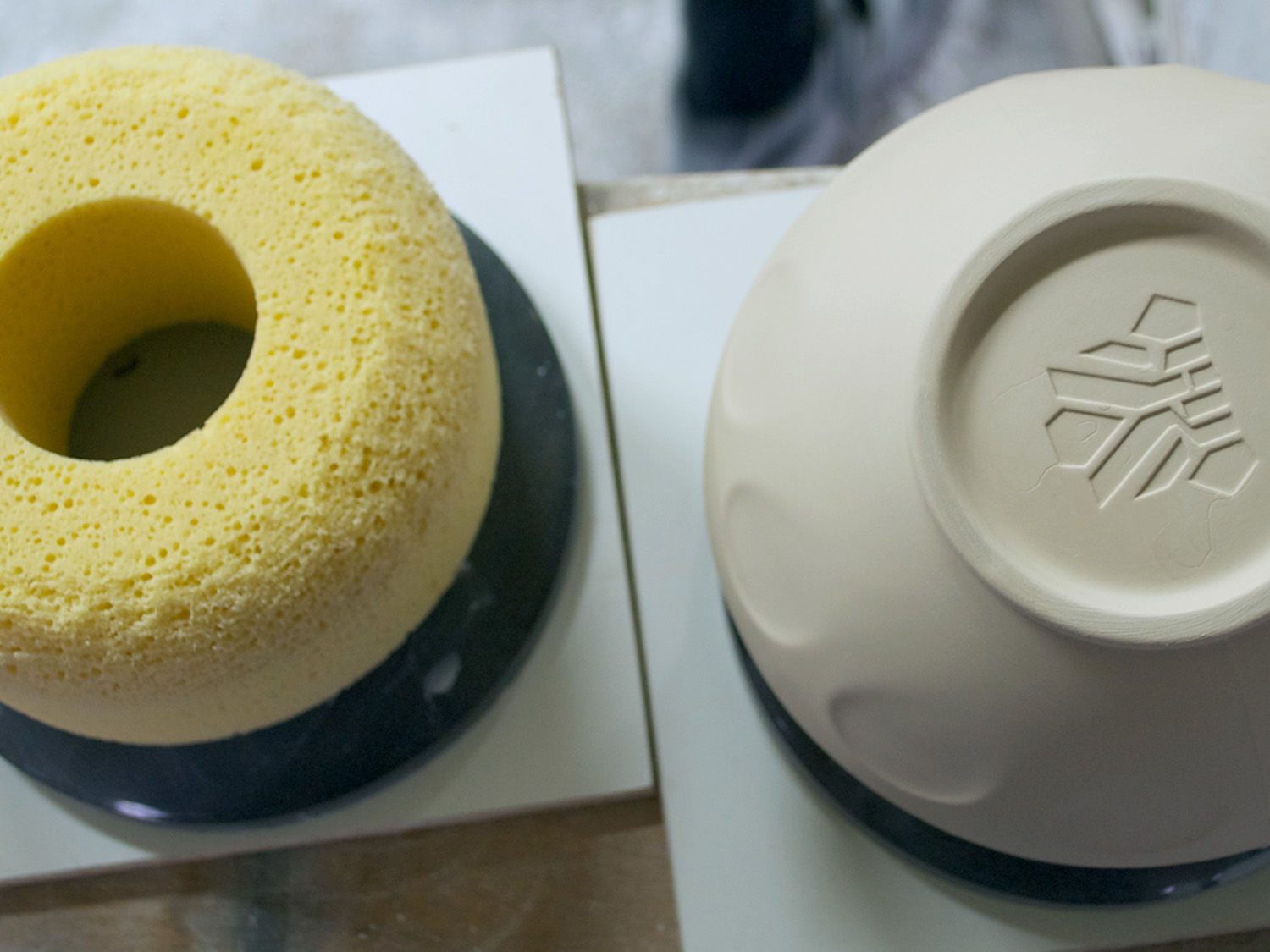 In 2007, the first run of TASSEN products is released. It’s a small offering at first, mainly revolving around single-colored bowls at a capacity of 500ml with several different faces. The initial response among customers is encouraging, although the “grinning” porcelain bowls resonate with a niche audience rather than a mainstream clientele. Nevertheless, the team at FIFTYEIGHT has had its taste of making real things, and they’re hungry for more. So they establish a new business platform: FIFTYEIGHT 3D splits up into FIFTYEIGHT ANIMATION for the core business of computer animations, while FIFTYEIGHT PRODUCTS puts a focus on innovative porcelain products. Over the next few months, FIFTYEIGHT PRODUCTS gradually evolves into a subtle addition to FIFTYEIGHT’s main business, and a blank canvas for designers to play with creative ideas. But whether or not the entire venture holds potential from a business perspective – all the way to becoming a “real company – still remains to be seen at that point. The biggest obstacles holding down the program from taking TASSEN to the next level: The company has yet to find large-scale serial production at affordable rates but in line with their high quality standards.